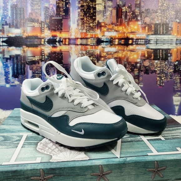 Nike Air Max 1 LV8 - Picture 13 of 16
